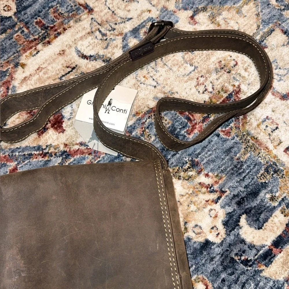 NWT Gianni Conti Brwn Leather Men Crossbody Bag Snap Closure Red Interior 966145